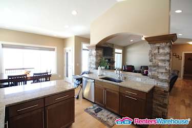 916 NE Silkwood St - Grimes, IA