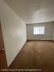 765 Russell Rd Apartments - Waterloo, IA