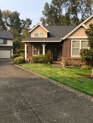 379 Benton Dr NW - Albany, OR