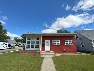 1316 7th Ave NW - Minot, ND