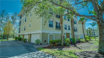10031 Lake Cove Dr #201 - Fort Myers, FL