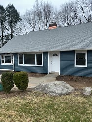 1 Clover Hill Dr - Stamford, CT