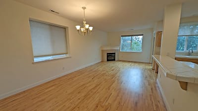 13750 SW Mapleview Ln - Portland, OR
