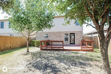 8820 Valley River Dr - Fort Worth, TX