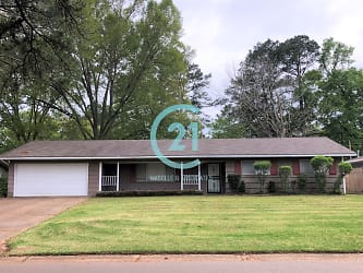 5151 Parkway Dr - Jackson, MS