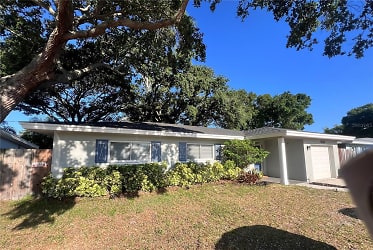 1724 Lombardy Dr - Clearwater, FL