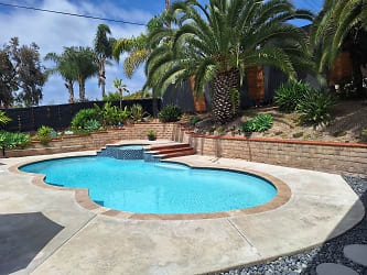 2636 Sycamore Dr unit Pool - Oceanside, CA