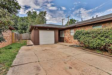 4305 52nd St unit A - Lubbock, TX