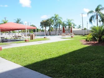 Suncoast Place Apartments - North Miami Beach, FL