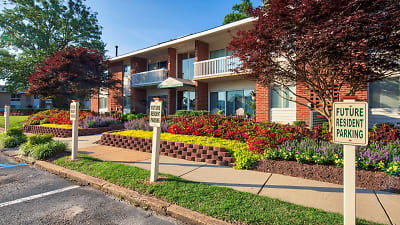 Pinewood Gardens Apartments - Norfolk, VA