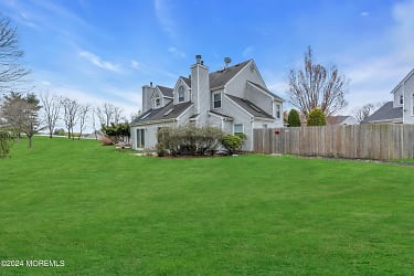 11 Frost Ct - Freehold, NJ