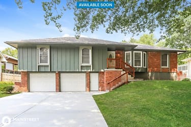 409 NW Meadowview Dr - Blue Springs, MO