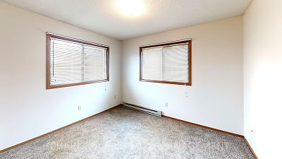 1018 Southland Ln unit 5 - Brookings, SD