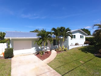 743 Ibis Way - North Palm Beach, FL