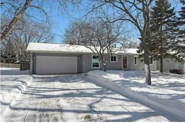 8605 Ivywood Ave S - Cottage Grove, MN