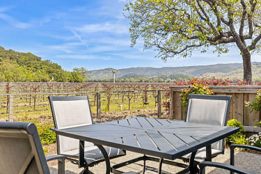 6948 Yount St - Yountville, CA