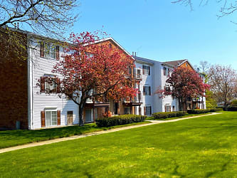 Walnut Creek Apartments - Farmington Hills, MI