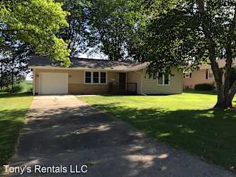 913 Gray St - Aplington, IA