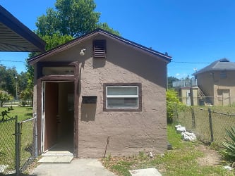 663 Ave J NW - Winter Haven, FL