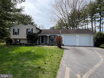 15705 Anamosa Dr - Rockville, MD
