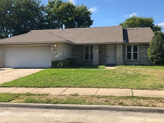 467 Clearfield Dr - Garland, TX