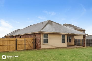 11128 Sw 40Th St - Mustang, OK