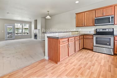 7854 SW Water Parsley Ln - Tigard, OR