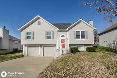 18508 E 11th St S - Independence, MO