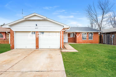 1037 NW 25th St - Moore, OK
