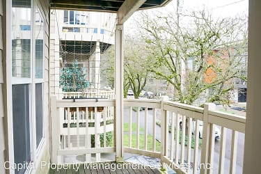 212-236 SW Meade St; 235-245 SW Hooker St. Apartments - Portland, OR
