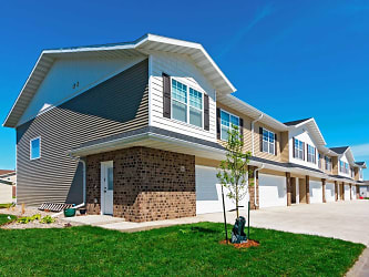 Maple Grove Townhomes - West Fargo, ND