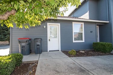 417 N 10th St - Central Point, OR