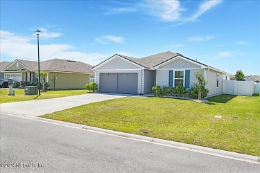 2165 Pebble Point Dr - Green Cove Springs, FL