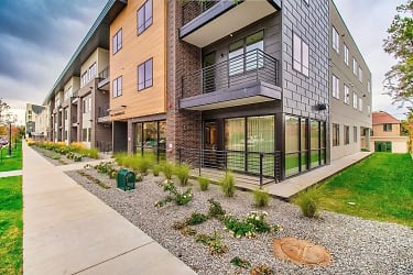 One19 Cherry Creek Apartments - Denver, CO