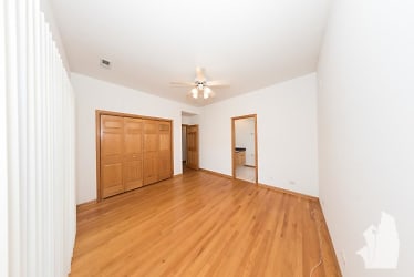 2743 N Southport Ave - Chicago, IL