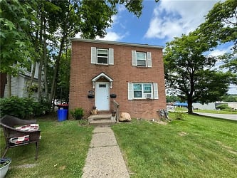 325 E Englewood Ave #2 - New Castle, PA