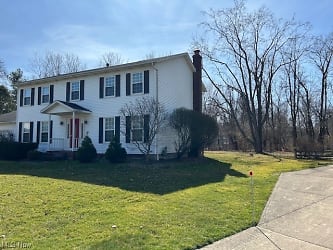 7330 Khristopher Ct - Painesville, OH