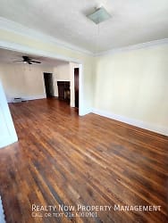 2453 Overlook Rd Apt 6 - Unit 6 - Cleveland Heights, OH