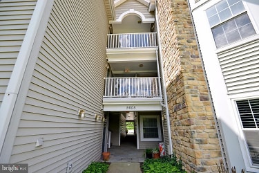 5605 Willoughby Newton Dr #24 Apartments - Centreville, VA