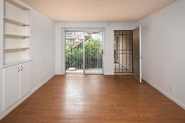 2150 Thomas Avenue&lt;/br&gt;Unit 3 03 - undefined, undefined