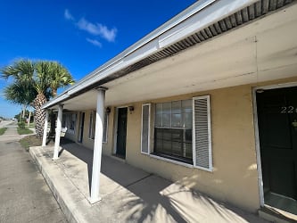 2270 W New Haven Ave - West Melbourne, FL