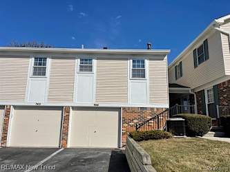 42101 Roscommon St - Northville, MI