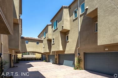 4880 Maple Avenue Apartments - La Mesa, CA