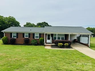 2110 S Post Rd - Shelby, NC