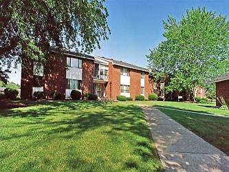 Kings Court Manor Apartments - Rochester, NY
