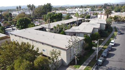 18400 Malden St - Los Angeles, CA