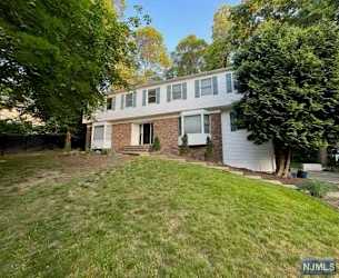 68 Wilson Pl - Closter, NJ