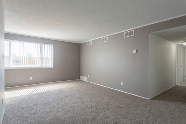 Royalton Greens Apartments - Strongsville, OH