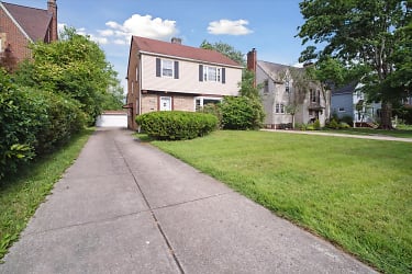 2581 Eaton Rd - University Heights, OH