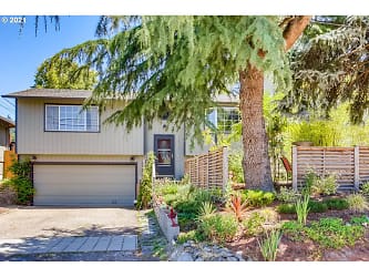 11038 SW 61st Ave - Portland, OR